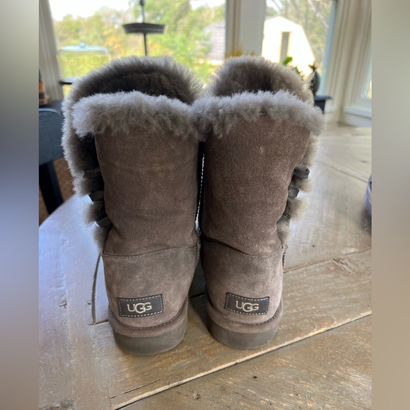Ugg boots. Size 8. Gray lace up. Only worn a few times - Picture 2 of 3